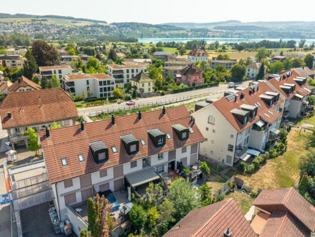 Modernes Wohnen über drei Etagen an zentraler Lage