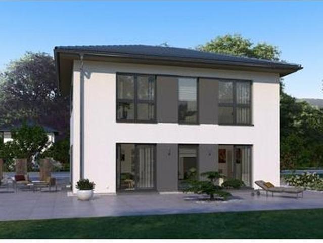 MODERNES WOHNHAUS MIT ELEGANTEM WALMDACH