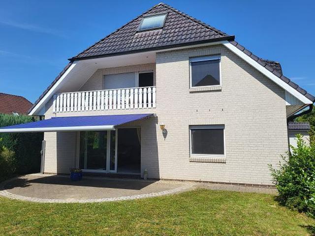 Modernes Zweifamilienhaus mit riesiger Bürofläche und Doppelgarage arbeiten und wohnen unter einem Dach
