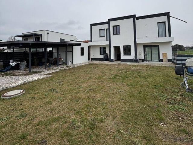 Modernes Zweifamilienhaus in Wels/ Unterhart