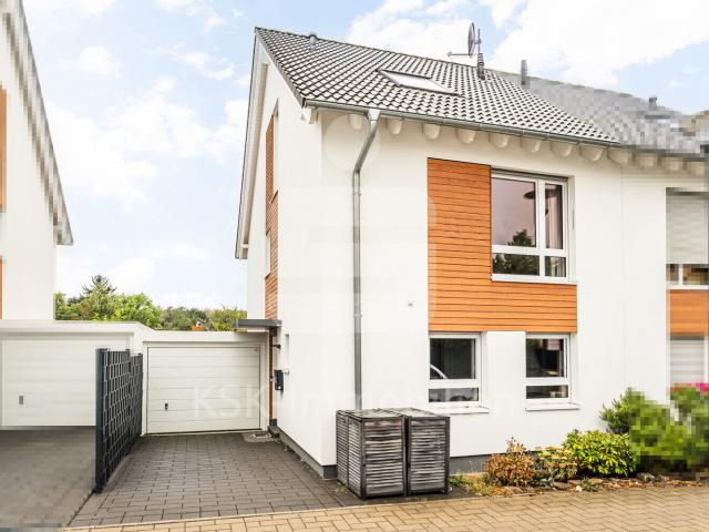 Modernes Zuhause mit besonderem Ausblick Doppelhaushälfte in Köln Roggendorf!