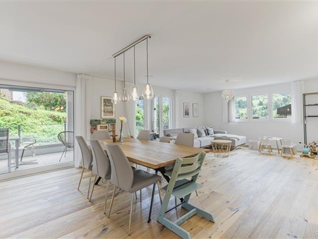 Modernes Zuhause mit Garten für die ganze Familie