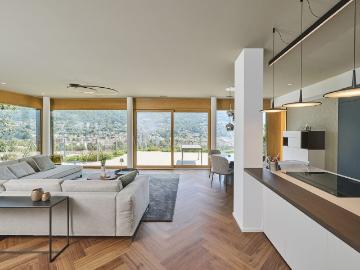 Modernes Apartment mit großer Terrasse und Garten