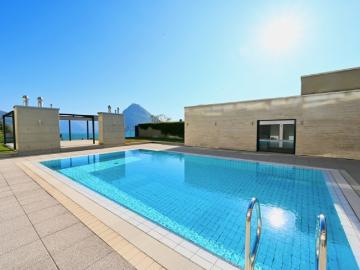 Modernes Apartment mit Terrasse und atemberaubendem Seeblick