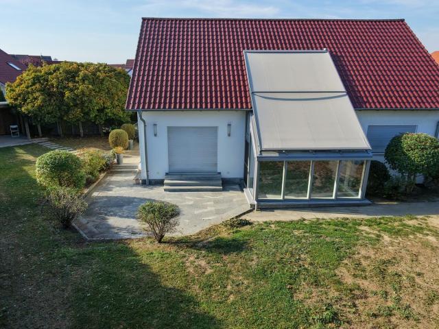 Modernes Architektenhaus für die große Familie