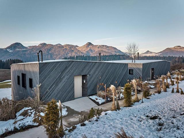 Modernes Architektenhaus in wunderschöner Aussichtslage mit Pool