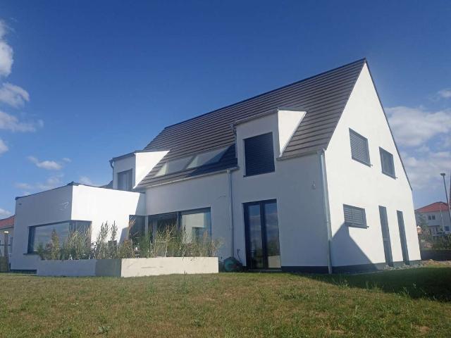 Modernes Architektenhaus mit Marienburg Blick – großzügiges Wohnen am Feldrand von Elze