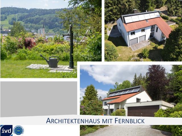 MODERNES ARCHITEKTENHAUS MIT FERNBLICK ÜBER DIE STADT FREYUNG