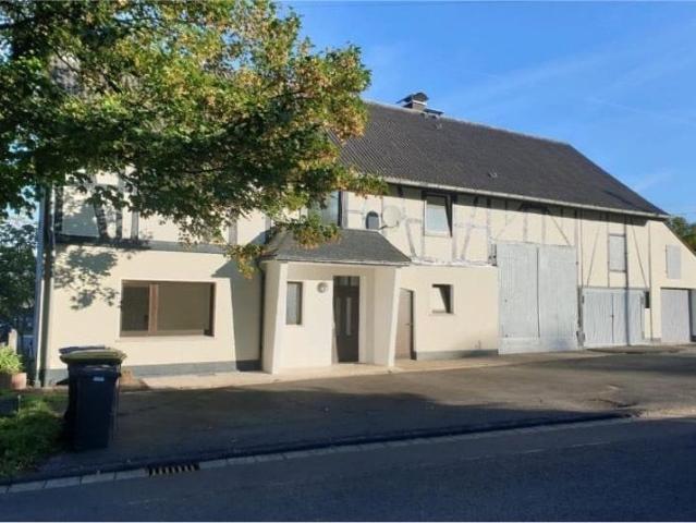 Modernes Bauernhaus Einfamilienhaus mit Scheune in Eichelhardt