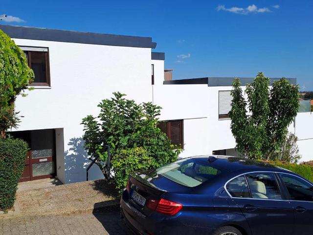 Modernes bezugsfertiges Terrassenhaus mit unverbautem Blick bis zum Schwarzwald