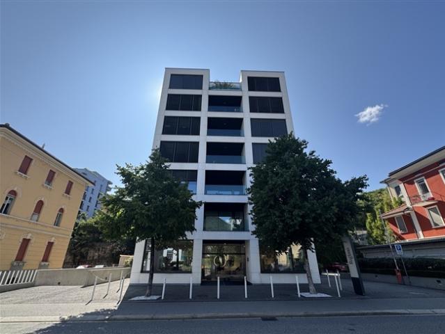 MODERNES BÜRO, AUCH IDEAL ALS WOHNRAUM