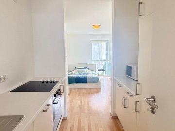 Modernes Businessapartment mit Balkon
