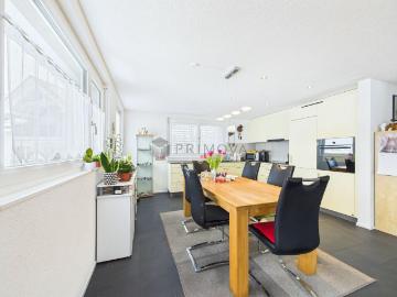 Modernes Design trifft Emmentaler Idylle: Top Wohnung zu verkaufen