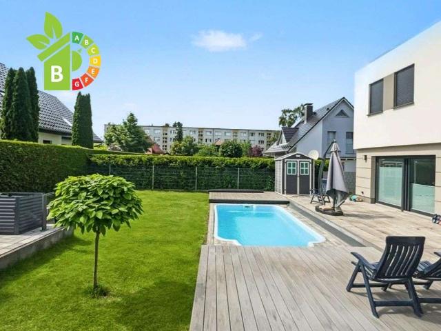 Modernes Designer Einfamilienhaus mit beheizbarem Außenpool und Wellness Garten in Greifswald Eldena