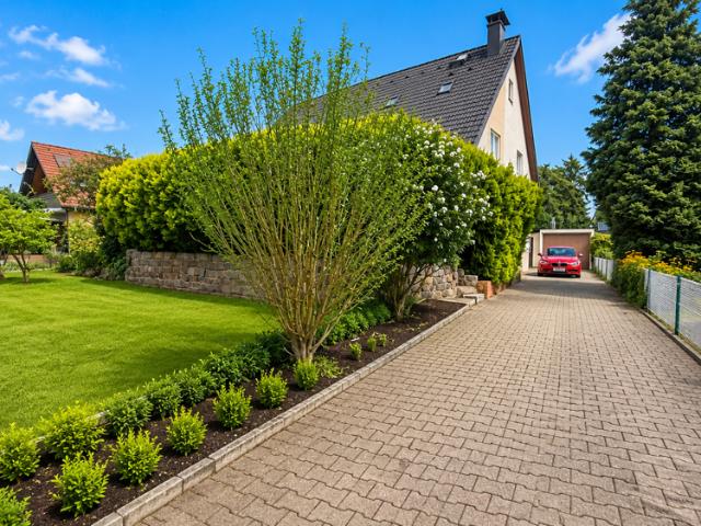 Modernes Doppelhaushälfte mit Garten, Terrasse, Garage, Sauna und ausgebautem Dachgeschoss
