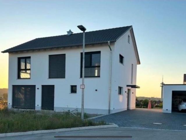 Modernes EFH fertiggestellt 052025 in massiver Bauweise