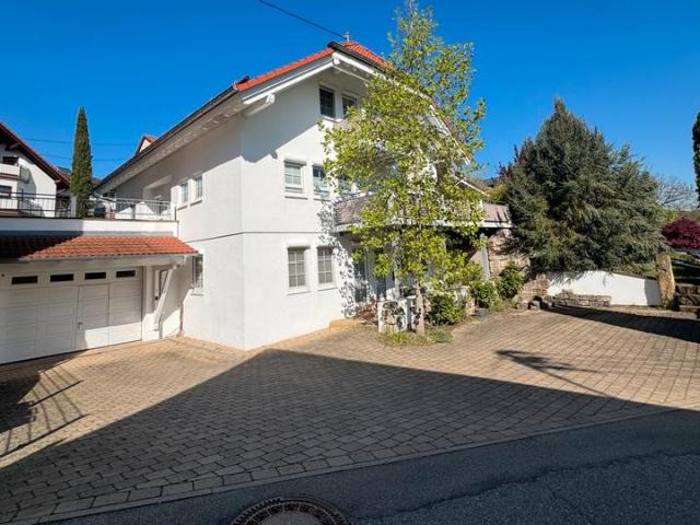Modernes EFH mit Einliegerwohnung PV+Speicher Wärmepumpe & Klima