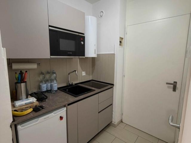 MODERNES EINZIMMERAPARTMENT AM SEEUFER IN MELIDE