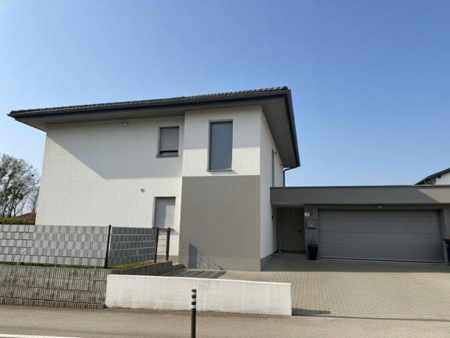 Modernes Ein bis Zweifamilienhaus