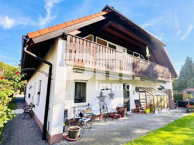 Modernes Ein /Zweifamilienhaus mit PV Anlage und großer Doppelgarage auf herrlichem Anwesen