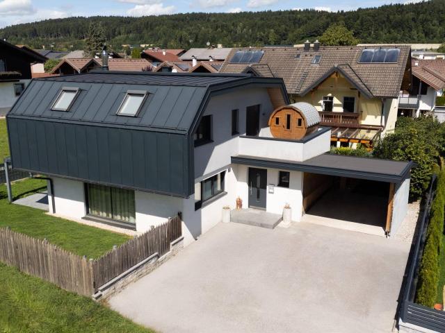 Modernes Einfamilienhaus am Ende der Sackgasse mit Blick ins Grüne