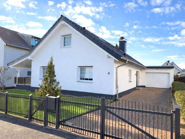 Modernes Einfamilienhaus Anbau, Garten, Kamin & Sonnenterrasse