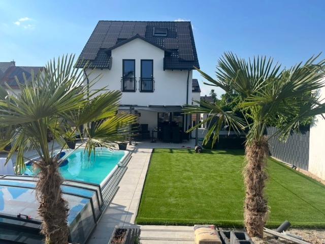 Modernes Einfamilienhaus Bj. 2022 mit Pool, PV Anlage & großem Grundstück in Ellerstadt