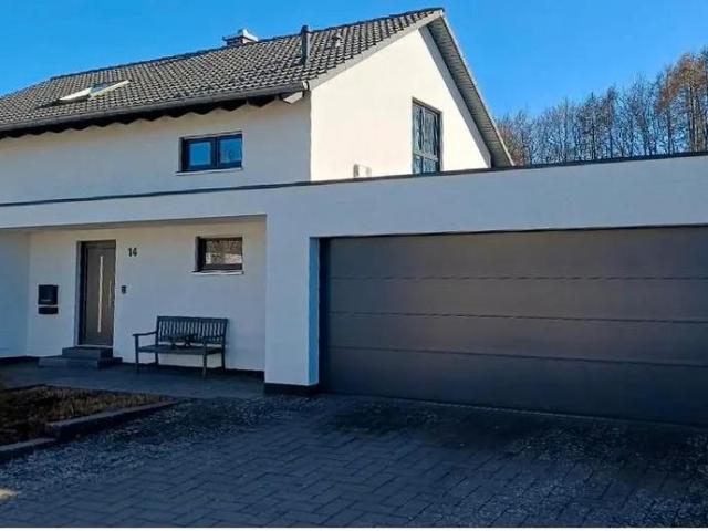 Modernes Einfamilienhaus, Doppelgarage, Garten provisionsfrei