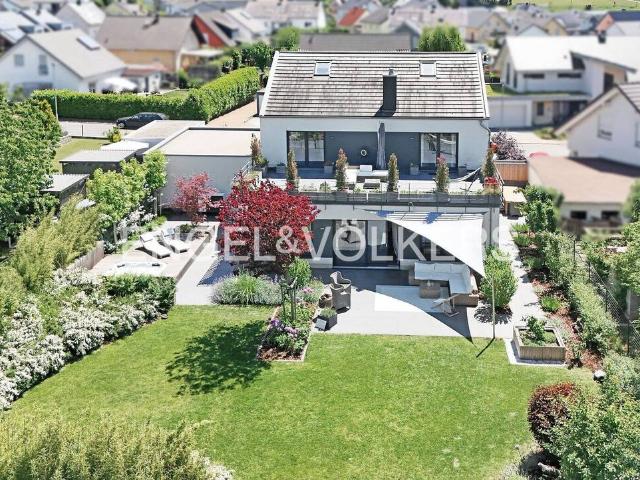 Modernes Einfamilienhaus in Feldrandlage A+ Effizienz und Gartenidylle