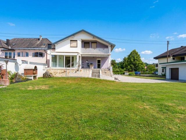 Modernes Einfamilienhaus in Kemeten: 8 Zimmer, Garten, Terrasse, 2 Garagen – Top!