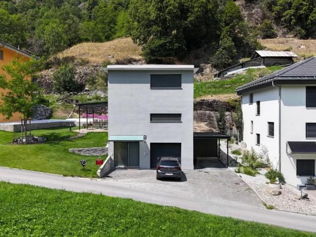 Modernes Einfamilienhaus in idyllischer Naturlage