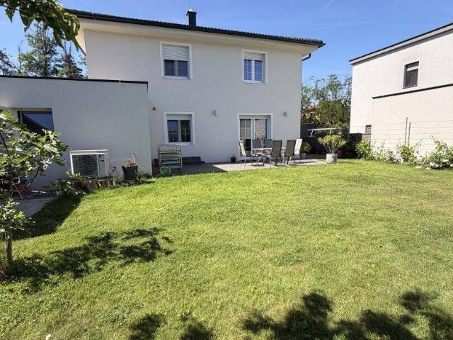 Modernes Einfamilienhaus in schöner Siedlungslage !