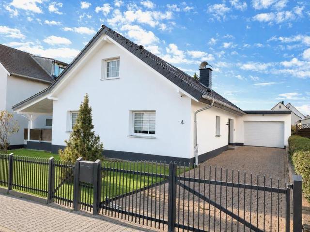 Modernes Einfamilienhaus m. Anbau, Kamin, Garten & Sonnenterrasse