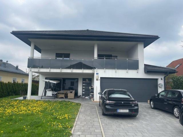 Modernes Einfamilienhaus mit Doppelgarage in ruhiger Lage von Mattighofen