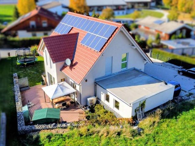 Modernes Einfamilienhaus mit Garage und zusätzlicher Grundstücksreserve