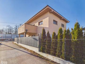 Modernes Einfamilienhaus mit Garten, Doppelcarport & großzügigem Raumkonzept!