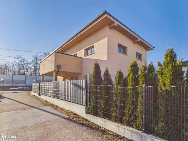 Modernes Einfamilienhaus mit Garten, Doppelcarport & großzügigem Raumkonzept!