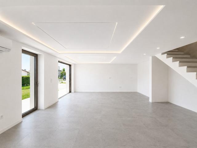 MODERNES EINFAMILIENHAUS MIT GARTEN, NEU GEBAUT