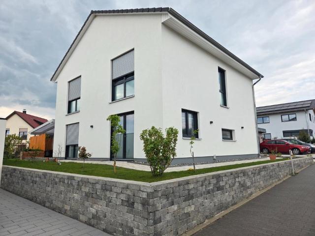 Modernes Einfamilienhaus mit großem Garten in Oberschwarzach