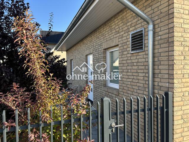 Modernes Einfamilienhaus mit großem Garten