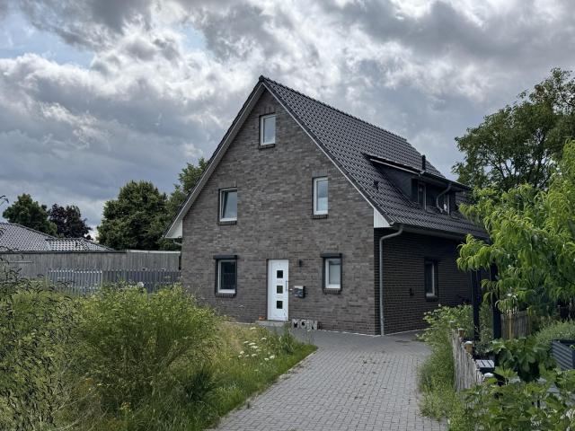 Modernes Einfamilienhaus mit hochwertiger Ausstattung und Smart Home System in Groß Wesenberg