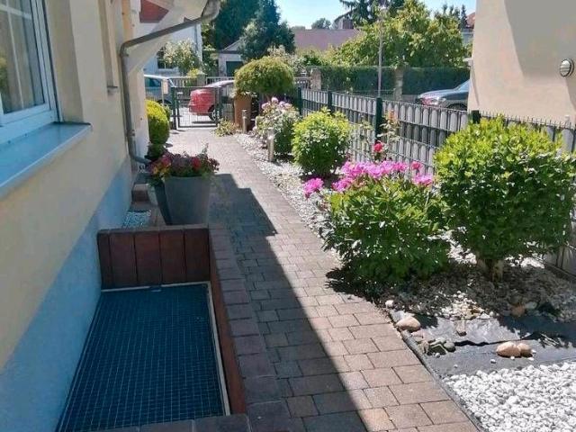 Modernes Einfamilienhaus mit Pool, Solaranlage, Kamin, in Pirna