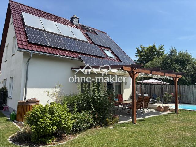 Modernes Einfamilienhaus mit Pool und Keller mit separatem Zugang