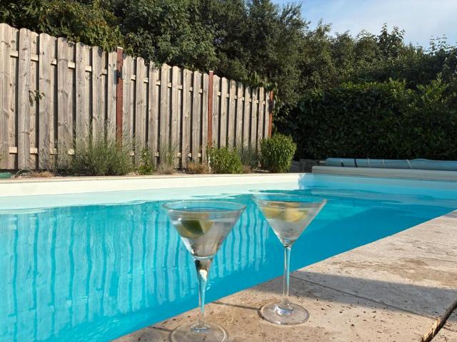 Modernes Einfamilienhaus mit Pool und Keller mit separatem Zugang
