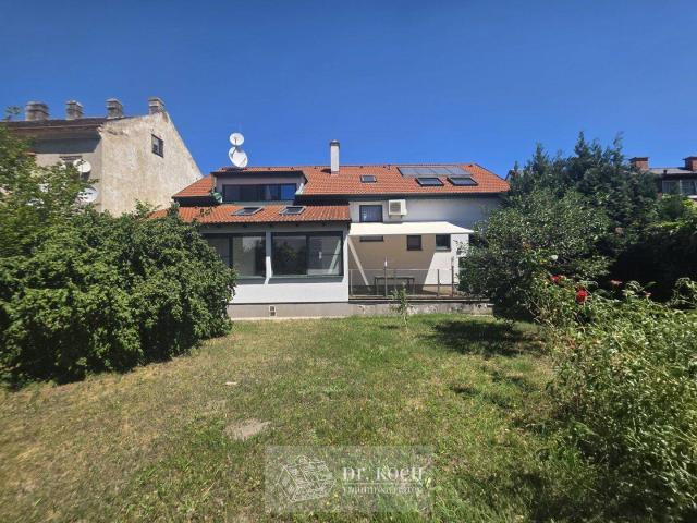 Modernes Einfamilienhaus mit sonnigem Garten in ruhiger Lage nahe dem Liesingbach