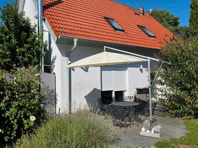 modernes Einfamilienhaus mit wunderschönem Garten
