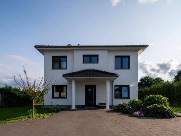 Modernes Einfamilienhaus mit Weitblick: Effizienz trifft Komfort auf 1.550?m² Grundstück