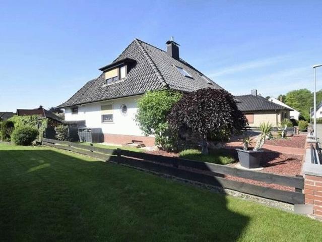 Modernes Einfamilienhaus mit Wellnessgarten Pool Whirlpool