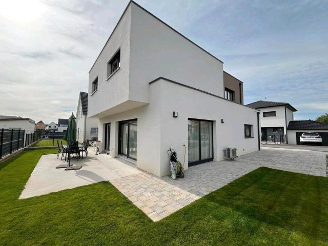 Modernes Einfamilienhaus nahe Grenze Neubau, Garten, Garage