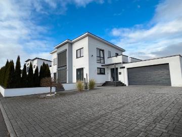 Modernes EinfamilienhausMassivhaus mit großem Garten